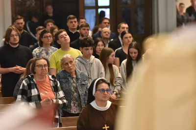 W czwartek, 24 kwietnia w Katedrze Rzeszowskiej bp Jan Wątroba odprawił Mszę św. w intencji zmarłego w Poniedziałek Wielkanocny papieża Franciszka.
fot. ks. Jakub Oczkowicz