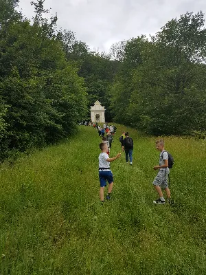 W czwartek 22.06.2017 r. dzieci, które w tym roku przystąpiły do I Komunii Świętej, udały się wraz z ks. Julianem i s. Karolą na pielgrzymkę dziękczynną do Kalwarii Pacławskiej i Przemyśla.