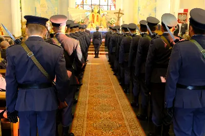 9 listopada 2018 r. w Rzeszowie odbyły się Ogólnopolskie Obchody Narodowego Święta Niepodległości w Służbie Więziennej. W uroczystościach wzięli udział funkcjonariusze z całego kraju. 150 z nich otrzymało awanse na wyższe stopnie służbowe.  Ogólnopolskie obchody Narodowego Święta Niepodległości w Służbie Więziennej rozpoczęły się od Mszy Świętej w Katedrze Rzeszowskiej, której przewodniczył ordynariusz bp Jan Wątroba.  Dalsza część uroczystości odbyła się w G2A Arena w Jasionce. Tam wręczono medale „Semper Paratus”, które przyznawane są pracownikom i funkcjonariuszom Służby Więziennej, którzy wyróżnili się odwagą lub dokonali czynu ratującego zdrowie i życie.  fot. kpt. Krzysztof Kania