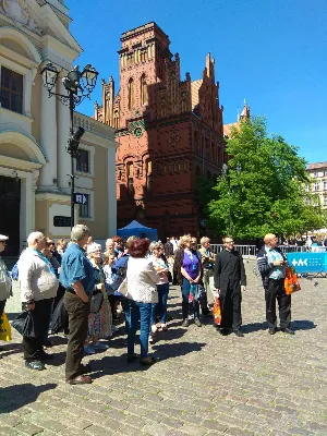 W poniedziałek 13 lipca przeżywaliśmy uroczyste Nabożeństwo Fatimskie. Naszym modlitwom przewodniczył o. Sebastian Chmiel, misjonarz kombonianin. O godz. 18.40 zostały przedstawione prośby i podziękowania do Matki Bożej Fatimskiej, w intencji których sprawowana była także Msza Święta. Po Mszy Świętej wyruszyła procesja z figurą Matki Bożej. Nabożeństwo zakończył Apel Jasnogórski. fot. Joanna Prasoł