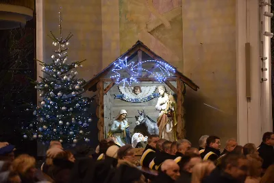 W liturgiczne wspomnienie św. Jana Apostoła (27 grudnia) w katedrze rzeszowskiej celebrowano Eucharystię, której przewodniczył bp Jan Wątroba. Mszę św. koncelebrował abp Edward Nowak, bp Edward Białogłowski, a także ok. 60 kapłanów, którzy wraz z przedstawicielami wspólnot, stowarzyszeń i instytucji modlili się w intencji Biskupa Rzeszowskiego z okazji jego imienin.
Homilię wygłosił ks. Janusz Kosior, proboszcz parafii pw. św. Jadwigi Królowej w Rzeszowie.
Na zakończenie Mszy św. bp Jan Wątroba podziękował za modlitwę i życzenia. 
fot. ks. Jakub Oczkowicz
