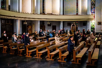 W czwartek (7 grudnia) w wigilię Niepokalanego Poczęcia NMP modliliśmy się śpiewem Akatystu ku czci Bogurodzicy. Śpiew prowadziła Katedralna Schola Liturgiczna pod dyrekcją ks. Juliana Wybrańca. Nabożeństwu przewodniczył ks. Jakub Oczkowicz.
fot. Tomasz Chrobak