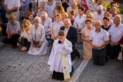 W piątek 28 czerwca obchodziliśmy Uroczystość Najświętszego Serca Pana Jezusa. Jest to nasze święto patronalne złączone z możliwością zyskania odpustu zupełnego. Uroczystej sumie odpustowej przewodniczył bp Edward Białogłowski. Kaznodzieją odpustowym był ks. dr Łukasz Hendzel. fot.: www.facebook.com/Fotografiarzeszow https://fotografiarzeszow.com.pl/