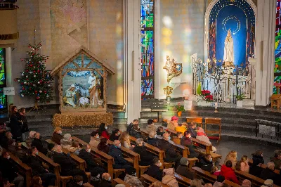 W Niedzielę Świętej Rodziny Mszy Świętej o godz. 12.00 przewodniczył bp Edward Białogłowski. Eucharystię uświetnił śpiewem kolęd Katedralny Chór Chłopięco-Męski Pueri Cantores Resovienses. fot. Paulina Lęcznar