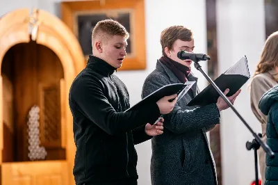 W czwartek (7 grudnia) w wigilię Niepokalanego Poczęcia NMP modliliśmy się śpiewem Akatystu ku czci Bogurodzicy. Śpiew prowadziła Katedralna Schola Liturgiczna pod dyrekcją ks. Juliana Wybrańca. Nabożeństwu przewodniczył ks. Jakub Oczkowicz.
fot. Tomasz Chrobak