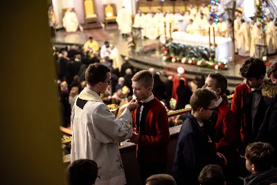 W liturgiczne święto św. Jana Apostoła i Ewangelisty, w katedrze rzeszowskiej duchowni i świeccy modlili się w intencji bp. Jana Wątroby. Eucharystię, której przewodniczył Solenizant, koncelebrowali: bp Kazimierz Górny, bp Edward Białogłowski oraz 56 księży.  fot. Dariusz Kamiński (https://fotografiarzeszow.com.pl)