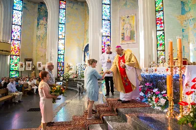 W piątek 28 czerwca obchodziliśmy Uroczystość Najświętszego Serca Pana Jezusa. Jest to nasze święto patronalne złączone z możliwością zyskania odpustu zupełnego. Uroczystej sumie odpustowej przewodniczył bp Edward Białogłowski. Kaznodzieją odpustowym był ks. dr Łukasz Hendzel. fot.: www.facebook.com/Fotografiarzeszow https://fotografiarzeszow.com.pl/