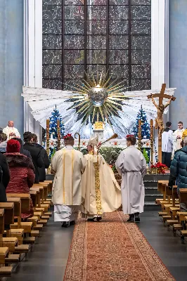 W uroczystość Objawienia Pańskiego, 6 stycznia 2024 r., w katedrze rzeszowskiej odprawiono Mszę św., której przewodniczył bp Jan Wątroba. W liturgii wzięli udział również abp Edward Nowak, bp Edward Białogłowski, bp Kazimierz Górny oraz kilkudziesięciu kapłanów koncelebrujących Eucharystię. W tym dniu bp Kazimierz Górny obchodził 39. rocznicę święceń biskupich, których udzielił św. Jan Paweł II w Watykanie, 6 stycznia 1985 r. Zaś bp Edward Białogłowski przeżywał 36. rocznicę sakry biskupiej, której udzielił abp Ignacy Tokarczuk w Przemyślu, 6 stycznia 1988 r.
fot. Joanna Prasoł