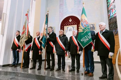 W 42. rocznicę Porozumień Rzeszowsko-Ustrzyckich o godz. 13.30 (19 lutego 2023 r.) w Katedrze Rzeszowskiej odbyła się uroczysta Msza Święta, której przewodniczył ks. bp. Leszek Leszkiewicz – duszpasterz rolników. Niedzielna uroczystość zorganizowana została przez Niezależny Samorządny Związek Zawodowy Rolników Indywidualnych „Solidarność” oraz Duszpasterstwo Rolników. Wydarzenie zostało objęte Honorowym Patronatem prezydenta Rzeczypospolitej Polskiej  Andrzeja Dudy.
Po Eucharystii uczestnicy spotkania złożyli kwiaty przed tablicą pamięci ks. abp. Ignacego Tokarczuka oraz pomnikiem św. Jana Pawła II.