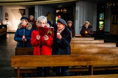 W czwartek (7 grudnia) w wigilię Niepokalanego Poczęcia NMP modliliśmy się śpiewem Akatystu ku czci Bogurodzicy. Śpiew prowadziła Katedralna Schola Liturgiczna pod dyrekcją ks. Juliana Wybrańca. Nabożeństwu przewodniczył ks. Jakub Oczkowicz.
fot. Tomasz Chrobak