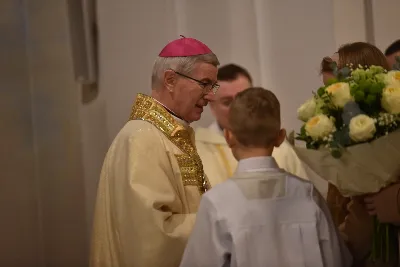 W liturgiczne wspomnienie św. Jana Apostoła (27 grudnia) w katedrze rzeszowskiej celebrowano Eucharystię, której przewodniczył bp Jan Wątroba. Mszę św. koncelebrował abp Edward Nowak, bp Edward Białogłowski, a także ok. 60 kapłanów, którzy wraz z przedstawicielami wspólnot, stowarzyszeń i instytucji modlili się w intencji Biskupa Rzeszowskiego z okazji jego imienin.
Homilię wygłosił ks. Janusz Kosior, proboszcz parafii pw. św. Jadwigi Królowej w Rzeszowie.
Na zakończenie Mszy św. bp Jan Wątroba podziękował za modlitwę i życzenia. 
fot. ks. Jakub Oczkowicz
