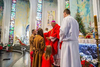 26 grudnia o godz. 12.00 Mszy Świętej w naszej Katedrze przewodniczył Ks. Bp Edward Białogłowski. Podczas Mszy Świętej śpiewał chór katedralny Pueri Cantores Resovienses. Po Mszy Świętej Ksiądz Biskup wraz z chórzystami dzielili się opłatkiem. fot. Fotografiarzeszow