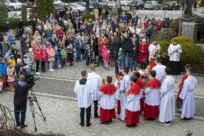 W Niedzielę Palmową uroczystej Mszy Świętej z procesją z palmami przewodniczył ks. Krzysztof Gołąbek - proboszcz Katedry. Po Mszy Świętej odbył się konkurs na najpiękniejszą palmę. Wygrała palma przygotowana przez młodzież z katedralnej Oazy. Choć zwycięzca mógł być tylko jeden, to każda z zaprezentowanych palm została doceniona.  fot. Joanna Prasoł