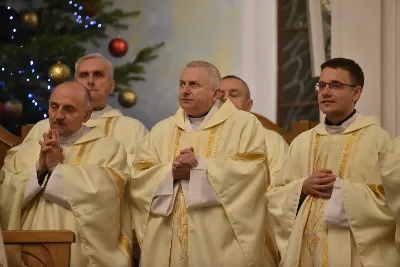 W liturgiczne wspomnienie św. Jana Apostoła (27 grudnia) w katedrze rzeszowskiej celebrowano Eucharystię, której przewodniczył bp Jan Wątroba. Mszę św. koncelebrował abp Edward Nowak, bp Edward Białogłowski, a także ok. 60 kapłanów, którzy wraz z przedstawicielami wspólnot, stowarzyszeń i instytucji modlili się w intencji Biskupa Rzeszowskiego z okazji jego imienin.
Homilię wygłosił ks. Janusz Kosior, proboszcz parafii pw. św. Jadwigi Królowej w Rzeszowie.
Na zakończenie Mszy św. bp Jan Wątroba podziękował za modlitwę i życzenia. 
fot. ks. Jakub Oczkowicz

