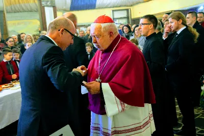 26 grudnia o godz. 12.00 Mszy Świętej w naszej Katedrze przewodniczył Ks. Bp Kazimierz Górny. Podczas Mszy Świętej śpiewał chór katedralny Pueri Cantores Resovienses. Po Mszy Świętej Ksiądz Biskup wraz z chórzystami dzielili się opłatkiem.
fot. Andrzej Kotowicz