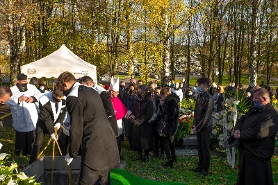 W czwartek 5 listopada o godz. 11.00 Mszą Świętą pogrzebową pożegnaliśmy śp. ks. inf. Stanisława Maca - pierwszego proboszcza i budowniczego Rzeszowskiej Katedry, byłego prepozyta Kapituły Katedralnej i długoletniego dziekana dekanatu Rzeszów – Katedra.  Mszy Świętej przewodniczył bp Jan Wątroba, homilię wygłosił ks. Stanisław Potera. W koncelebrze uczestniczył bp Stanisław Jamrozek - biskup pomocniczy przemyski i ok. 50 księży. fot. Dariusz Kamiński Fotografiarzeszow