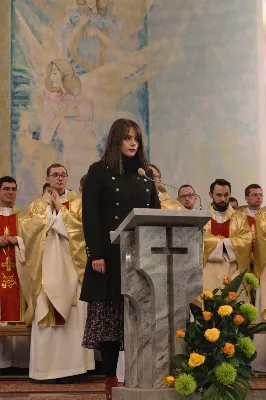 Mszy Świętej w święto Ofiarowania Pańskiego przewodniczył bp Jan Wątroba. W Eucharystii z okazji Dnia Życia Konsekrowanego uczestniczyli przedstawiciele sióstr i braci zakonnych, pustelnic, dziewic i wdów konsekrowanych oraz członków instytutów świeckich. Eucharystię koncelebrował ks. Stanisław Kamiński, wikariusz biskupi ds. zakonnych, a także 8 kapłanów. Homilię wygłosił bp Jan Wątroba. Śpiew podczas Mszy Świętej prowadziła Katedralna Schola Liturgiczna pod kierunkiem ks. Juliana Wybrańca przy akompaniamencie organowym Wiesława Siewierskiego. Fot. Paulina Lęcznar