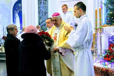 Pasterce w naszej Katedrze przewodniczył Ks. Bp Edward Białogłowski. Czuwanie przed Pasterką prowadziła młodzież z Oazy.
fot. Andrzej Kotowicz