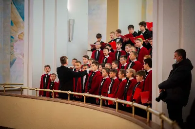 W Niedzielę Świętej Rodziny Mszy Świętej o godz. 12.00 przewodniczył bp Edward Białogłowski. Eucharystię uświetnił śpiewem kolęd Katedralny Chór Chłopięco-Męski Pueri Cantores Resovienses. fot. Paulina Lęcznar