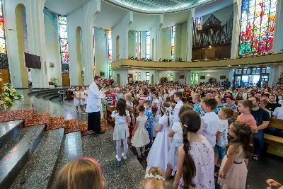 W niedzielę 3.06.2018 r. podczas Mszy Świętej o godz. 12.00 do grona chórzystów Pueri Cantores Resovienses zostało włączonych 16 chłopców.