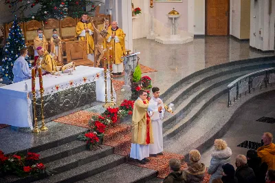 W Niedzielę Świętej Rodziny Mszy Świętej o godz. 12.00 przewodniczył bp Edward Białogłowski. Eucharystię uświetnił śpiewem kolęd Katedralny Chór Chłopięco-Męski Pueri Cantores Resovienses. fot. Paulina Lęcznar