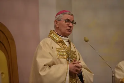W liturgiczne wspomnienie św. Jana Apostoła (27 grudnia) w katedrze rzeszowskiej celebrowano Eucharystię, której przewodniczył bp Jan Wątroba. Mszę św. koncelebrował abp Edward Nowak, bp Edward Białogłowski, a także ok. 60 kapłanów, którzy wraz z przedstawicielami wspólnot, stowarzyszeń i instytucji modlili się w intencji Biskupa Rzeszowskiego z okazji jego imienin.
Homilię wygłosił ks. Janusz Kosior, proboszcz parafii pw. św. Jadwigi Królowej w Rzeszowie.
Na zakończenie Mszy św. bp Jan Wątroba podziękował za modlitwę i życzenia. 
fot. ks. Jakub Oczkowicz
