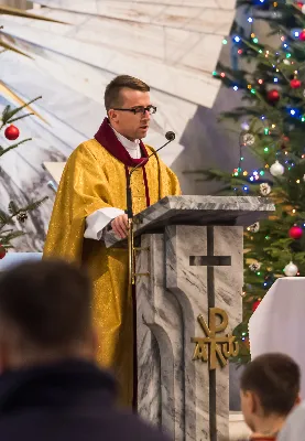 Pasterce w naszej Katedrze przewodniczył bp Jan Wątroba. Czuwanie przed Pasterką prowadziła młodzież naszej parafii. fot. Fotografiarzeszow