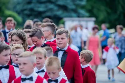 W niedzielę 3.06.2018 r. podczas Mszy Świętej o godz. 12.00 do grona chórzystów Pueri Cantores Resovienses zostało włączonych 16 chłopców.