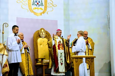 Pasterce w naszej Katedrze przewodniczył bp Jan Wątroba.  fot. Andrzej Kotowicz