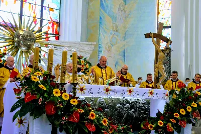 W niedzielę 7 czerwca podczas Mszy Świętej o godz. 12.00 we wspólnocie parafialnej dziękowaliśmy Panu Bogu za 60 lat kapłaństwa ks. inf. Stanisława Maca - pierwszego proboszcza i budowniczego naszej Katedry. fot. Joanna Prasoł, Andrzej Kotowicz