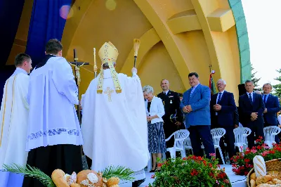 W niedzielę 25.08.2019 r. przy Katedrze Rzeszowskiej odbyły się Dożynki Diecezjalne. Do Parku Papieskiego przyjechało 73 delegacje z wieńcami dożynkowymi. fot. Andrzej Kotowicz