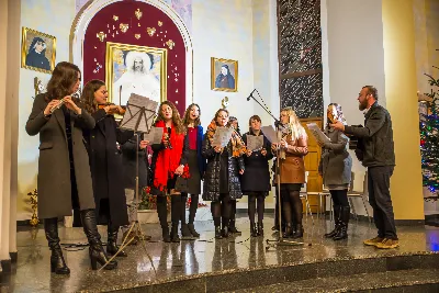 Pasterce w naszej Katedrze przewodniczył bp Jan Wątroba. Czuwanie przed Pasterką prowadziła młodzież naszej parafii. fot. Fotografiarzeszow