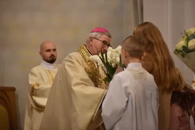 W liturgiczne wspomnienie św. Jana Apostoła (27 grudnia) w katedrze rzeszowskiej celebrowano Eucharystię, której przewodniczył bp Jan Wątroba. Mszę św. koncelebrował abp Edward Nowak, bp Edward Białogłowski, a także ok. 60 kapłanów, którzy wraz z przedstawicielami wspólnot, stowarzyszeń i instytucji modlili się w intencji Biskupa Rzeszowskiego z okazji jego imienin.
Homilię wygłosił ks. Janusz Kosior, proboszcz parafii pw. św. Jadwigi Królowej w Rzeszowie.
Na zakończenie Mszy św. bp Jan Wątroba podziękował za modlitwę i życzenia. 
fot. ks. Jakub Oczkowicz
