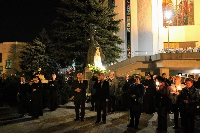 Mszy Świętej przewodniczył i homilię wygłosił ks. Piotr Fortuna - proboszcz parafii Matysówka. Liturgię oraz Różaniec przygotowały ss. Serafitki oraz ss. Felicjanki. fot. Andrzej Kotowicz