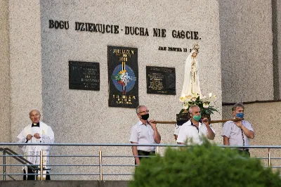 W sobotę 13 czerwca przeżywaliśmy uroczyste Nabożeństwo Fatimskie. Naszym modlitwom przewodniczył ks. Krzysztof Gołąbek - proboszcz naszej Katedry. Homilię wygłosił ks. dr Krzysztof Golas. O godz. 18.40 zostały przedstawione prośby i podziękowania do Matki Bożej Fatimskiej, w intencji których sprawowana była także Msza Święta. Po Mszy Świętej wyruszyła procesja z figurą Matki Bożej. Nabożeństwo zakończył Apel Jasnogórski.  fot. Joanna Prasoł