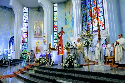 Mszy Świętej przewodniczył ks. Jerzy Buczek. Homilię wygłosił ks. Tomasz Bać. Śpiew prowadził chór Alba Cantans, którym dyrygowała Kornelia Ignas.