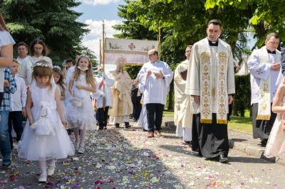 W uroczystość Najświętszego Ciała i Krwi Chrystusa Mszy Świętej w naszej Katedrze przewodniczył ks. proboszcz Krzysztof Gołąbek. Homilię wygłosił ks. Krzysztof Golas - wikariusz katedralny. Po zakończeniu liturgii wyruszyła procesja eucharystyczna do czterech ołtarzy rozmieszczonych wokół Katedry. fot. Joanna Prasoł