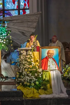 W liturgiczne święto św. Jana Apostoła i Ewangelisty, w katedrze rzeszowskiej duchowni i świeccy modlili się w intencji bp. Jana Wątroby. Eucharystię, której przewodniczył Solenizant, koncelebrowali: bp Kazimierz Górny, bp Edward Białogłowski oraz 56 księży.  fot. Dariusz Kamiński (https://fotografiarzeszow.com.pl)