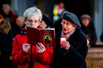 W czwartek (7 grudnia) w wigilię Niepokalanego Poczęcia NMP modliliśmy się śpiewem Akatystu ku czci Bogurodzicy. Śpiew prowadziła Katedralna Schola Liturgiczna pod dyrekcją ks. Juliana Wybrańca. Nabożeństwu przewodniczył ks. Jakub Oczkowicz.
fot. Tomasz Chrobak