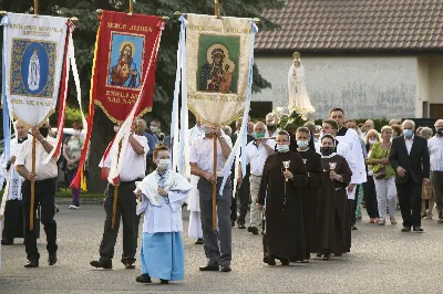 W sobotę 13 czerwca przeżywaliśmy uroczyste Nabożeństwo Fatimskie. Naszym modlitwom przewodniczył ks. Krzysztof Gołąbek - proboszcz naszej Katedry. Homilię wygłosił ks. dr Krzysztof Golas. O godz. 18.40 zostały przedstawione prośby i podziękowania do Matki Bożej Fatimskiej, w intencji których sprawowana była także Msza Święta. Po Mszy Świętej wyruszyła procesja z figurą Matki Bożej. Nabożeństwo zakończył Apel Jasnogórski.  fot. Joanna Prasoł