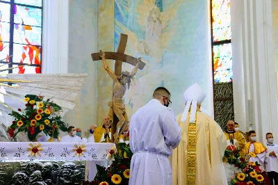 W niedzielę 7 czerwca podczas Mszy Świętej o godz. 12.00 we wspólnocie parafialnej dziękowaliśmy Panu Bogu za 60 lat kapłaństwa ks. inf. Stanisława Maca - pierwszego proboszcza i budowniczego naszej Katedry. fot. Joanna Prasoł, Andrzej Kotowicz