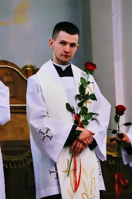 W sobotnie południe 67 naszych młodych parafian przyjęło sakrament bierzmowania. Po dwóch latach przygotowań wyrazili przed bpem Janem Wątrobą swoje pragnienie świadczenia o wierze i życia według jej zasad. Jako motto ich wzrostu w dojrzałości chrześcijańskiej Ksiądz Biskup zaproponował słowa św. Piotra: "Trzeba słuchać bardziej Boga niż ludzi".
Fot. Piotr Reszko i Katarzyna Franiszyn-Luciano
