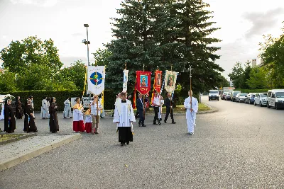 W piątek 28 czerwca obchodziliśmy Uroczystość Najświętszego Serca Pana Jezusa. Jest to nasze święto patronalne złączone z możliwością zyskania odpustu zupełnego. Uroczystej sumie odpustowej przewodniczył bp Edward Białogłowski. Kaznodzieją odpustowym był ks. dr Łukasz Hendzel. fot.: www.facebook.com/Fotografiarzeszow https://fotografiarzeszow.com.pl/