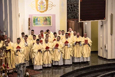 W liturgiczne święto św. Jana Apostoła i Ewangelisty, w katedrze rzeszowskiej duchowni i świeccy modlili się w intencji bp. Jana Wątroby. Eucharystię, której przewodniczył Solenizant, koncelebrowali: bp Kazimierz Górny, bp Edward Białogłowski oraz 56 księży.  fot. Dariusz Kamiński (https://fotografiarzeszow.com.pl)