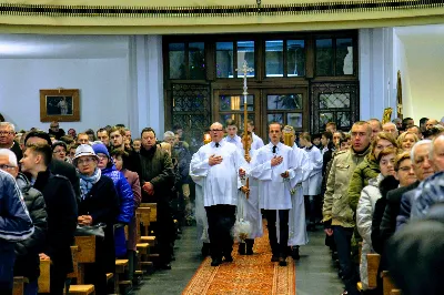 Pasterce w naszej Katedrze przewodniczył Ks. Bp Edward Białogłowski. Czuwanie przed Pasterką prowadziła młodzież z Oazy.
fot. Andrzej Kotowicz