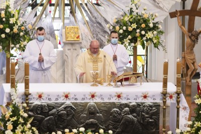 W uroczystość Najświętszego Ciała i Krwi Chrystusa Mszy Świętej w naszej Katedrze przewodniczył ks. proboszcz Krzysztof Gołąbek. Homilię wygłosił ks. Krzysztof Golas - wikariusz katedralny. Po zakończeniu liturgii wyruszyła procesja eucharystyczna do czterech ołtarzy rozmieszczonych wokół Katedry. fot. Joanna Prasoł