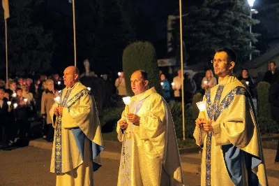 Mszy Świętej przewodniczył i homilię wygłosił ks. Piotr Fortuna - proboszcz parafii Matysówka. Liturgię oraz Różaniec przygotowały ss. Serafitki oraz ss. Felicjanki. fot. Andrzej Kotowicz