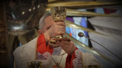 W piątek 19 czerwca świętowaliśmy Uroczystość Najświętszego Serca Pana Jezusa - odpust w naszej Katedrze. Kaznodzieją odpustowym był ks. Rafał Brej - wikariusz katedralny w latach 2004-2007, a obecnie dyrektor Ośrodka Rekolekcyjnego w Lipinkach. Uroczystej Mszy Świętej o godz. 18.00 przewodniczył bp Stanisław Jamrozek, który także wygłosił homilię. fot. Małgorzata Ryndak