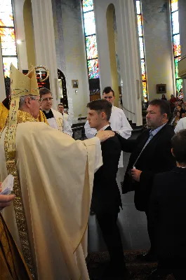 W sobotę 27.04.2019 r. podczas Mszy Świętej o godz.11.00 młodzież z Parafii Katedralnej oraz z parafii Matki Boskiej Częstochowskiej (Rzeszów-Drabinianka) otrzymała z rąk Ks. Bpa Jana Wątroby sakrament bierzmowania.