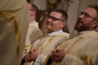 W liturgiczne wspomnienie św. Jana Apostoła (27 grudnia) w katedrze rzeszowskiej celebrowano Eucharystię, której przewodniczył bp Jan Wątroba. Mszę św. koncelebrował abp Edward Nowak, bp Edward Białogłowski, a także ok. 60 kapłanów, którzy wraz z przedstawicielami wspólnot, stowarzyszeń i instytucji modlili się w intencji Biskupa Rzeszowskiego z okazji jego imienin.
Homilię wygłosił ks. Janusz Kosior, proboszcz parafii pw. św. Jadwigi Królowej w Rzeszowie.
Na zakończenie Mszy św. bp Jan Wątroba podziękował za modlitwę i życzenia. 
fot. ks. Jakub Oczkowicz
